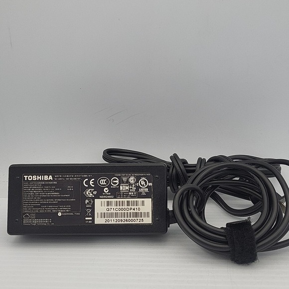 Toshiba Other - Genuine Toshiba Laptop Charger AC Adapter Power Supply R35737
